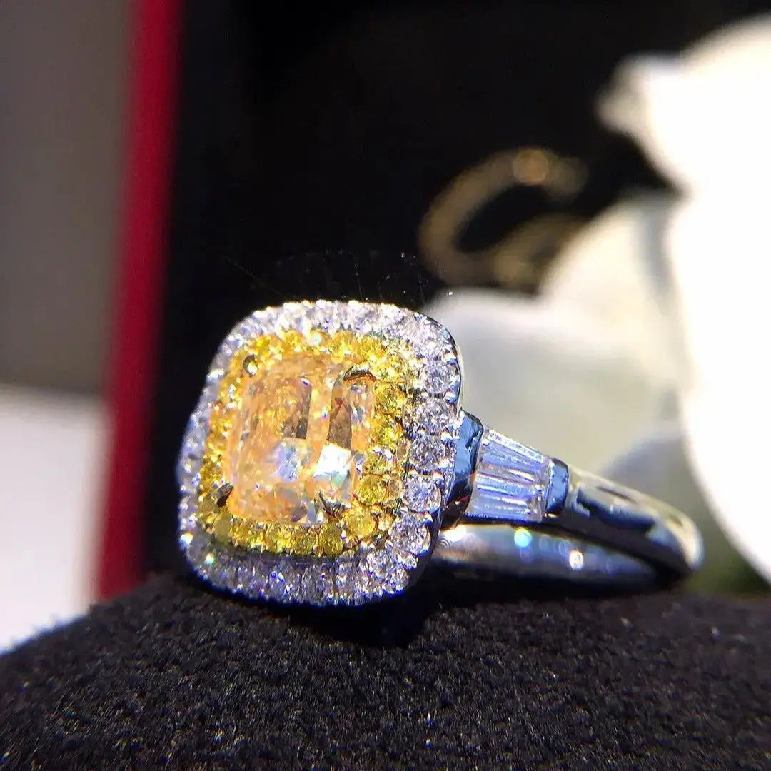 18K Gold Natural Diamond Ring - La Maison Val D'or