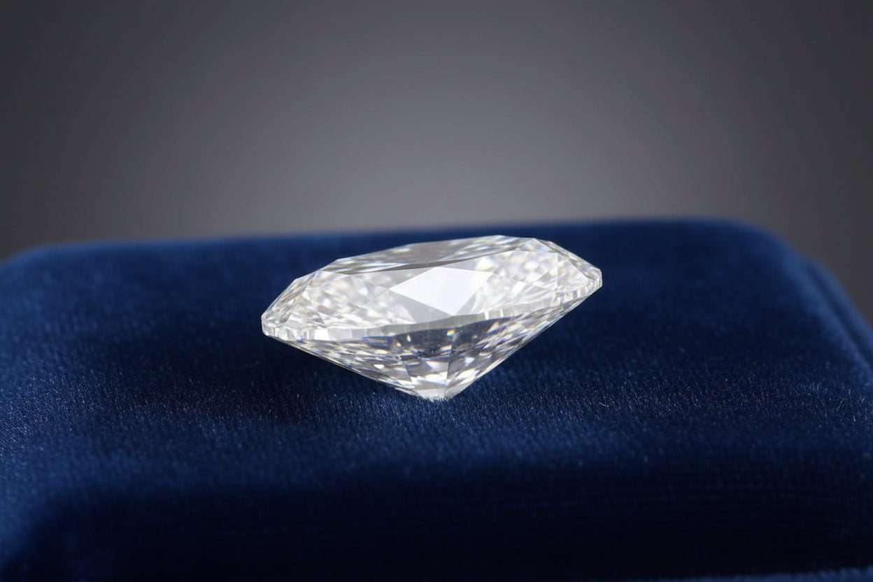 Oval 3.01 D VS1 for GIA Certified Lab-Grown Loose Diamond for Engagement Rings and Fine Jewelry La Maison Val D'or