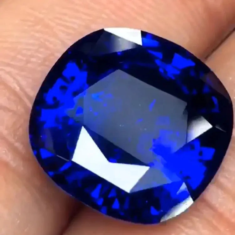 22.28ct Natural Blue Sapphire - La Maison Val D'or