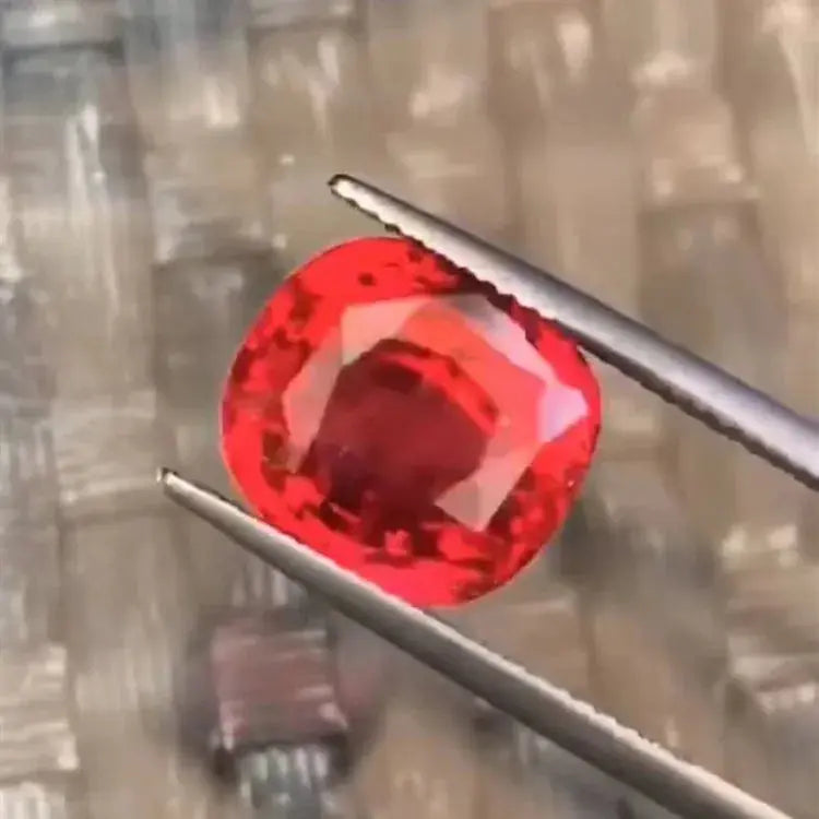 Jedi Spinel 10.64ct Loose Gem - La Maison Val D'or
