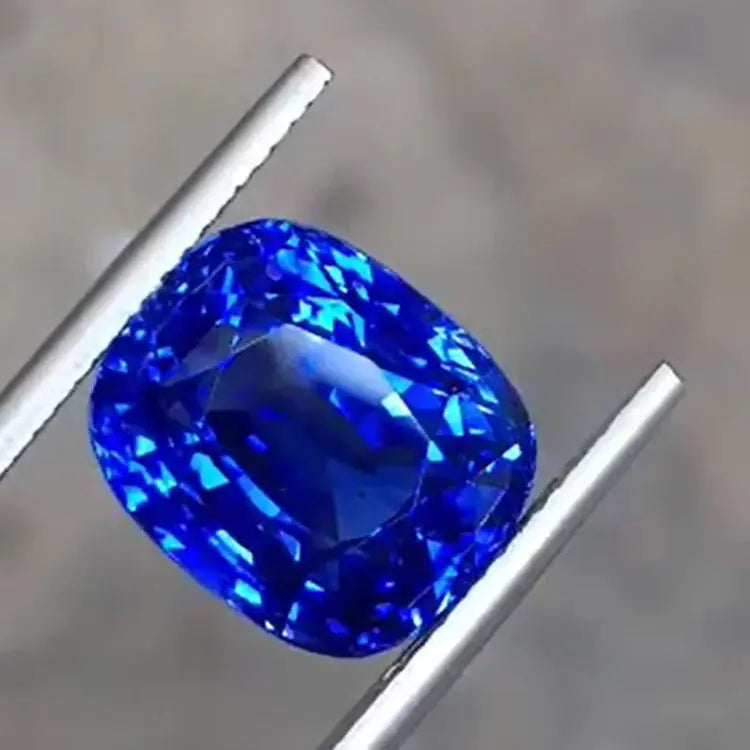 12.58ct Unheated Sapphire - La Maison Val D'or