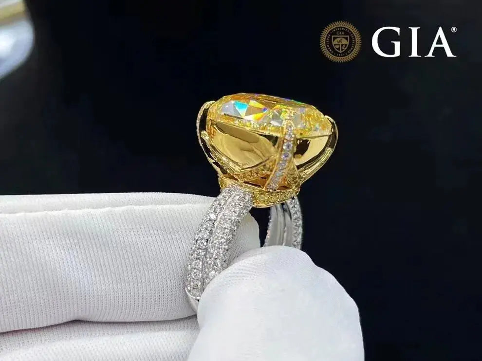 20.12Ct Yellow Diamond Ring - La Maison Val D'or