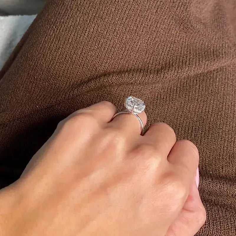 10 Carat IGI Radiant Diamond Ring - La Maison Val D'or