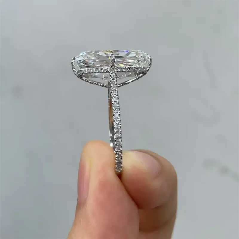 10Ct Radiant Lab Diamond Ring - La Maison Val D'or
