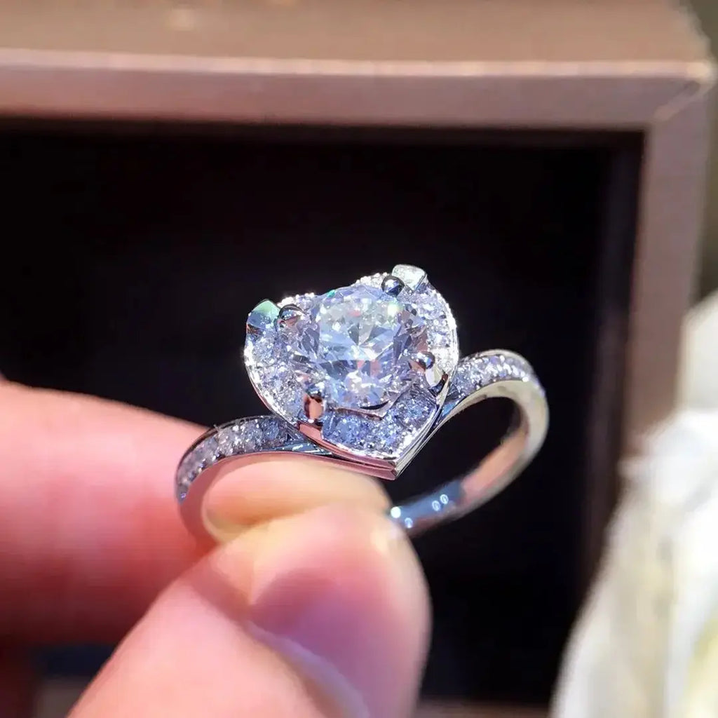 18K Gold Natural Diamond Ring - La Maison Val D'or