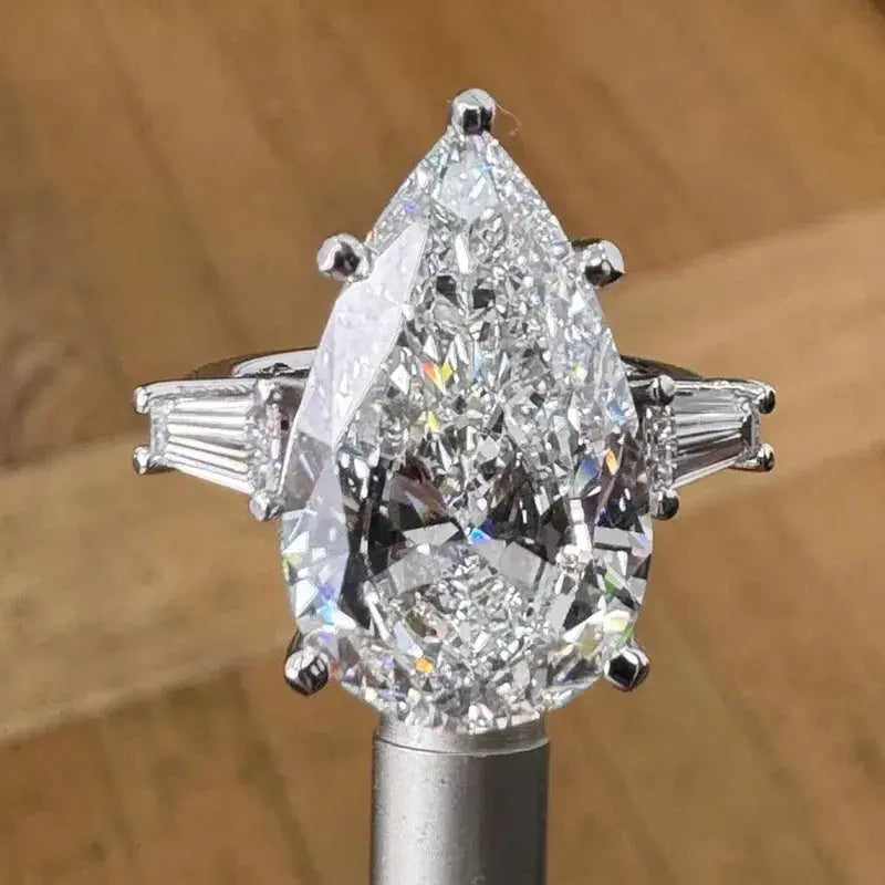 10 Carat Pear Lab Diamond Ring - La Maison Val D'or