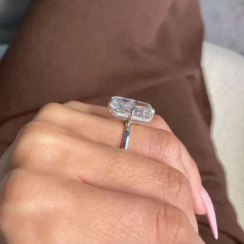 10 Carat IGI Radiant Diamond Ring - La Maison Val D'or