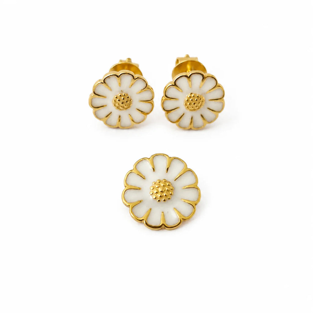 18Kt Yellow Gold Floral Jewelry Set for Women High Polish Daisy Pendant and Stud Earrings Daily Wear Gift Jewelry La Maison Val D'Or
