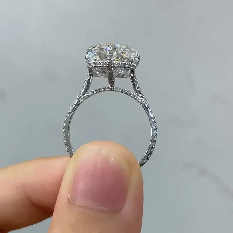 10Ct Radiant Lab Diamond Ring - La Maison Val D'or
