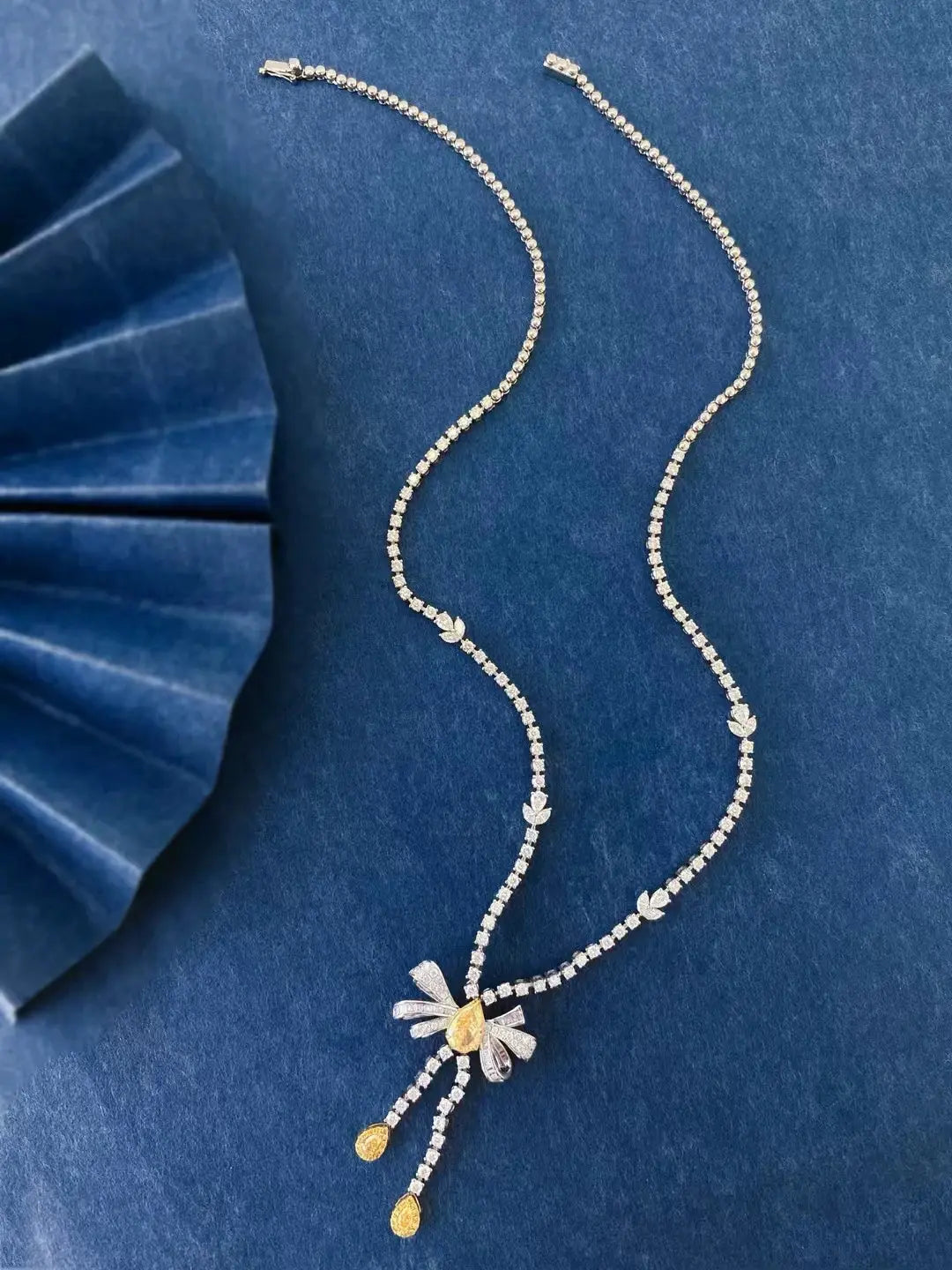 18K Gold Yellow Diamond Pendant - La Maison Val D'or