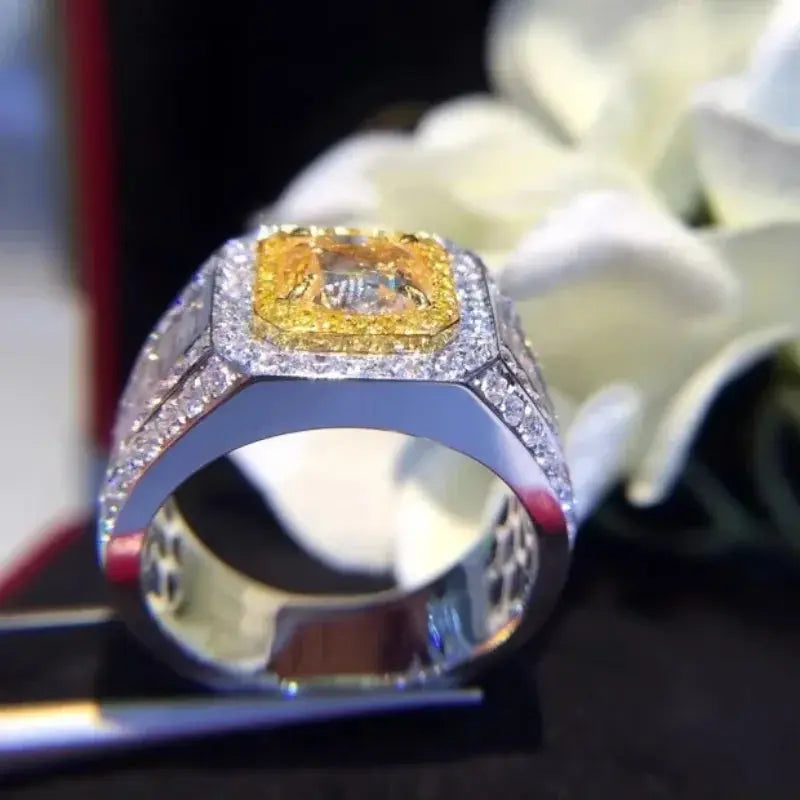 18K Gold Natural Diamond Ring - La Maison Val D'or