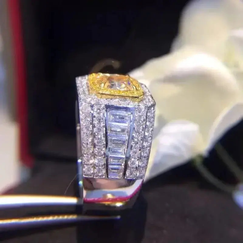 18K Gold Natural Diamond Ring - La Maison Val D'or