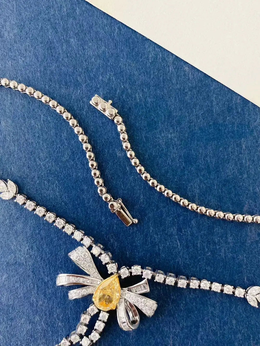 18K Gold Yellow Diamond Pendant - La Maison Val D'or
