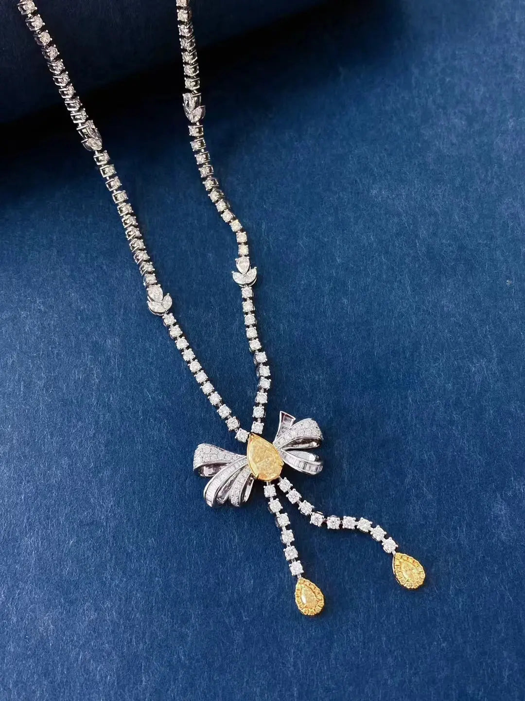 18K Gold Yellow Diamond Pendant - La Maison Val D'or