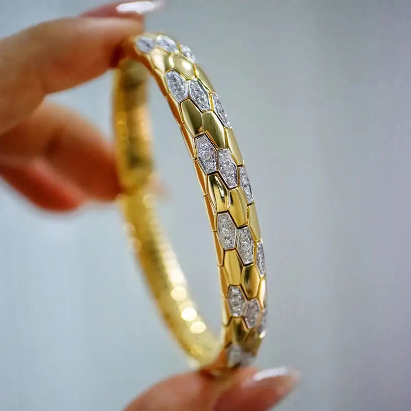 18K Gold Diamond Bangle - La Maison Val D'or