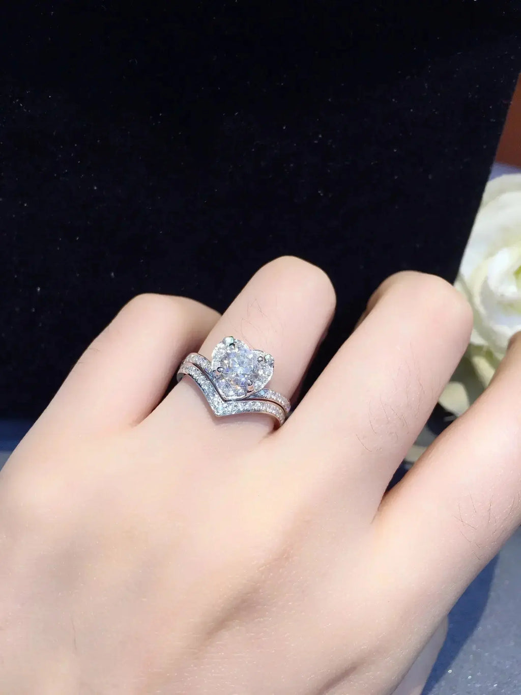 18K Gold Natural Diamond Ring - La Maison Val D'or