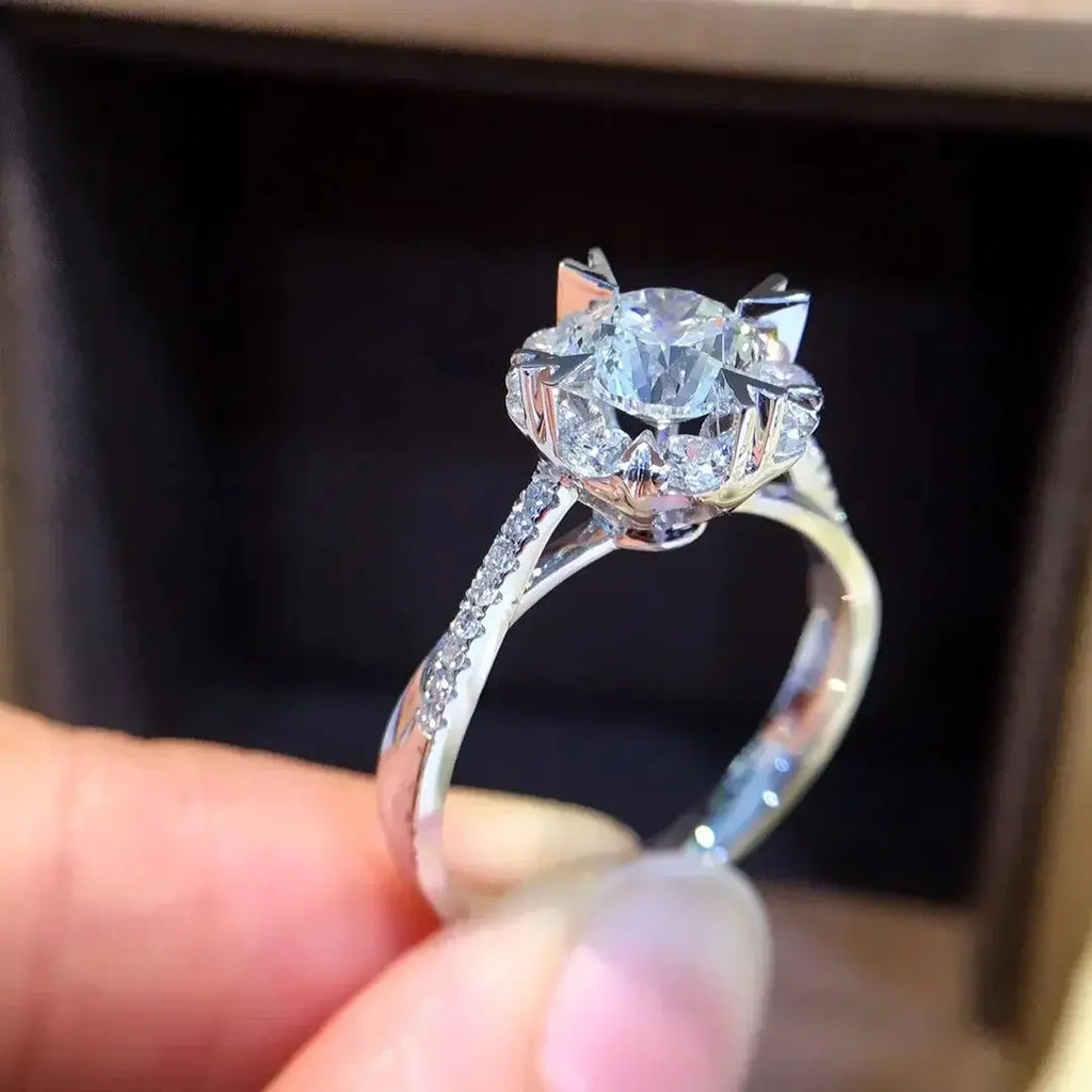 18K Gold Natural Diamond Ring - La Maison Val D'or