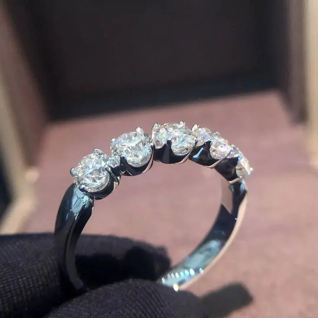 18K Gold Natural Diamond Ring - La Maison Val D'or