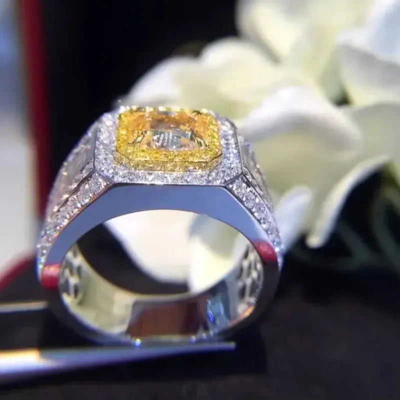 18K Gold Natural Diamond Ring - La Maison Val D'or