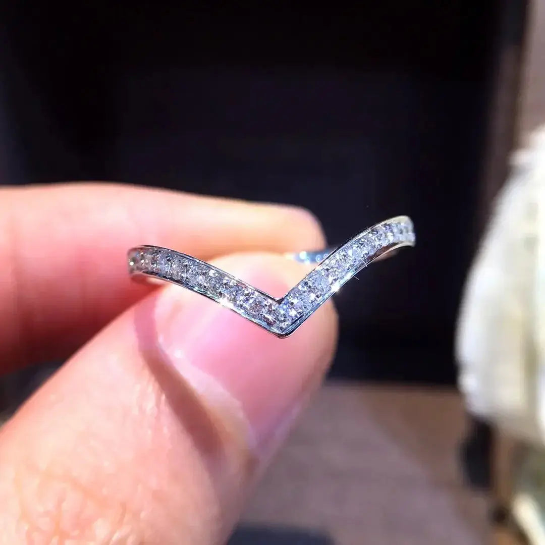 18K Gold Natural Diamond Ring - La Maison Val D'or