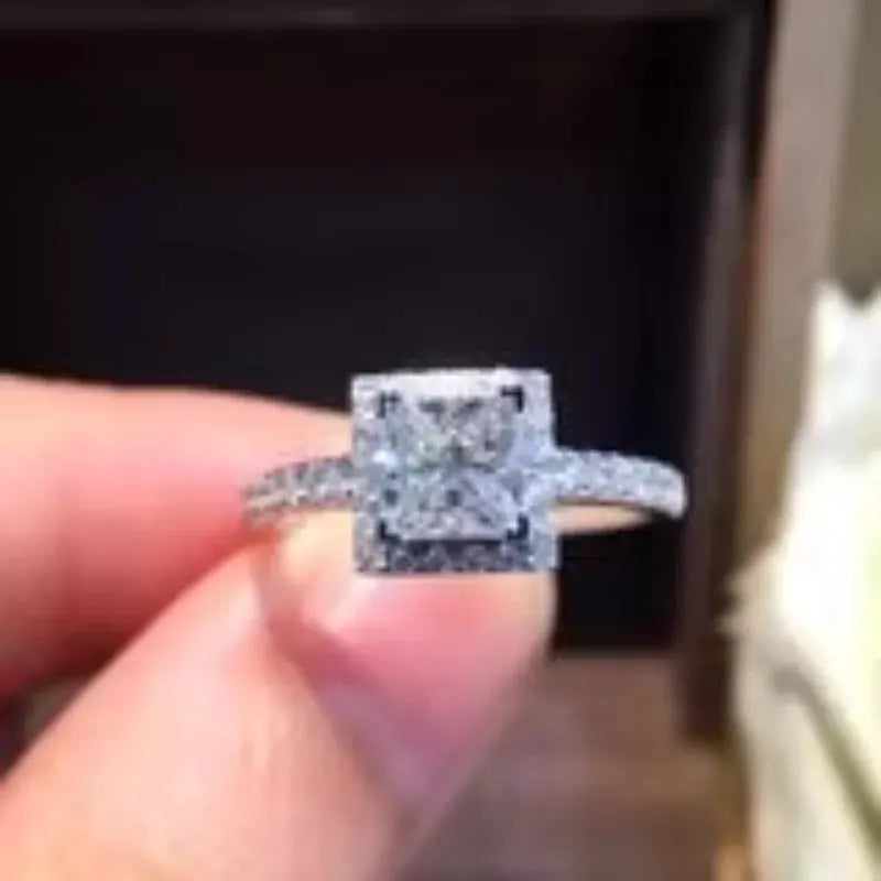 18K Gold 1.35ct Diamond Ring - La Maison Val D'or