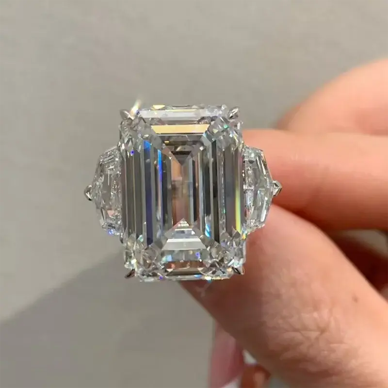 15Ct Emerald Lab Diamond Ring - La Maison Val D'or