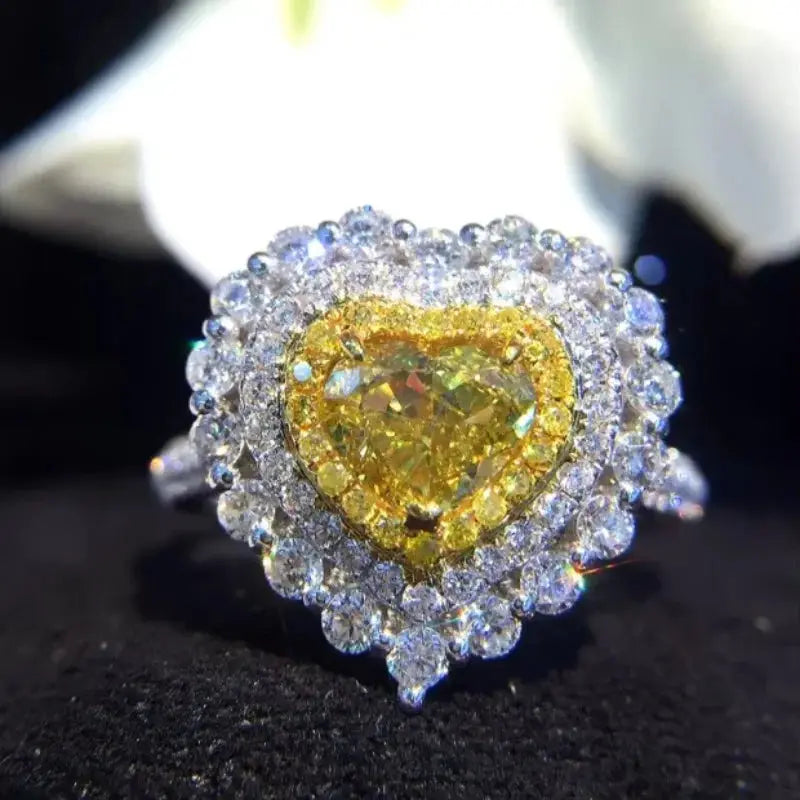 18K Gold Natural Diamond Ring - La Maison Val D'or