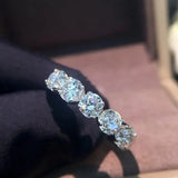 18K Gold Natural Diamond Ring - La Maison Val D'or