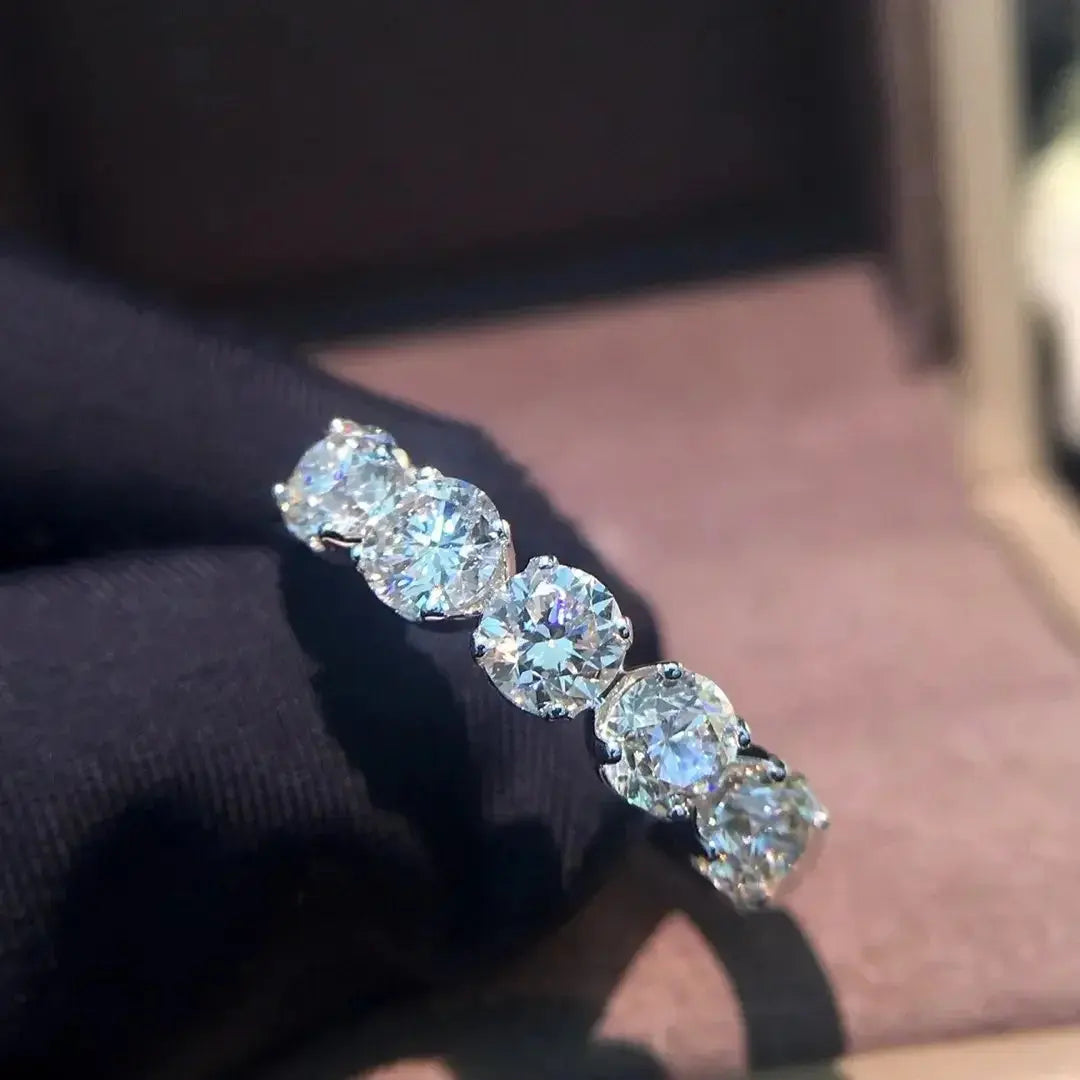 18K Gold Natural Diamond Ring - La Maison Val D'or