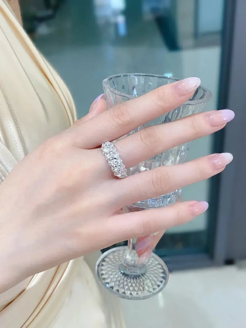 Oval Diamond Ring in 18K Gold - La Maison Val D'or