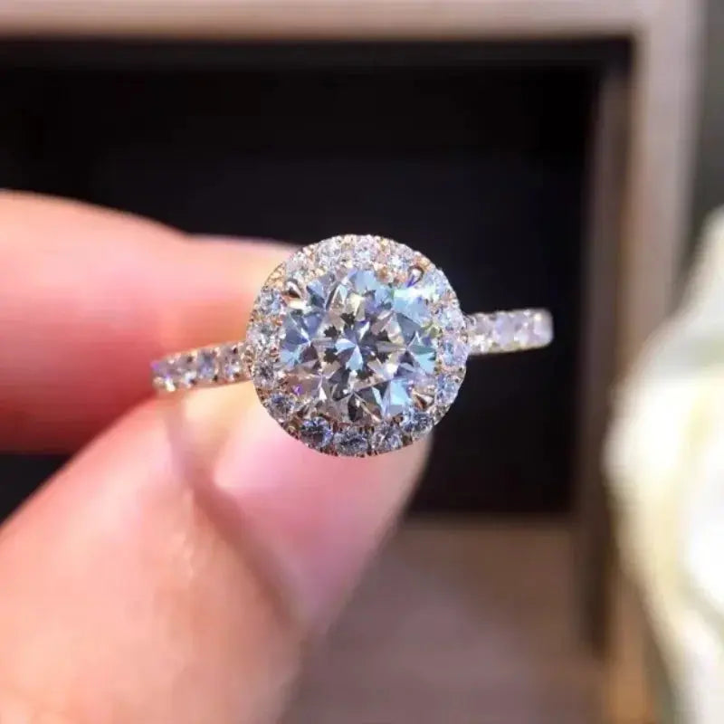 18K Gold Natural Diamond Ring - La Maison Val D'or
