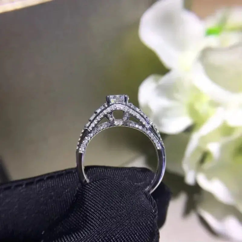 18K Gold Natural Diamond Ring - La Maison Val D'or