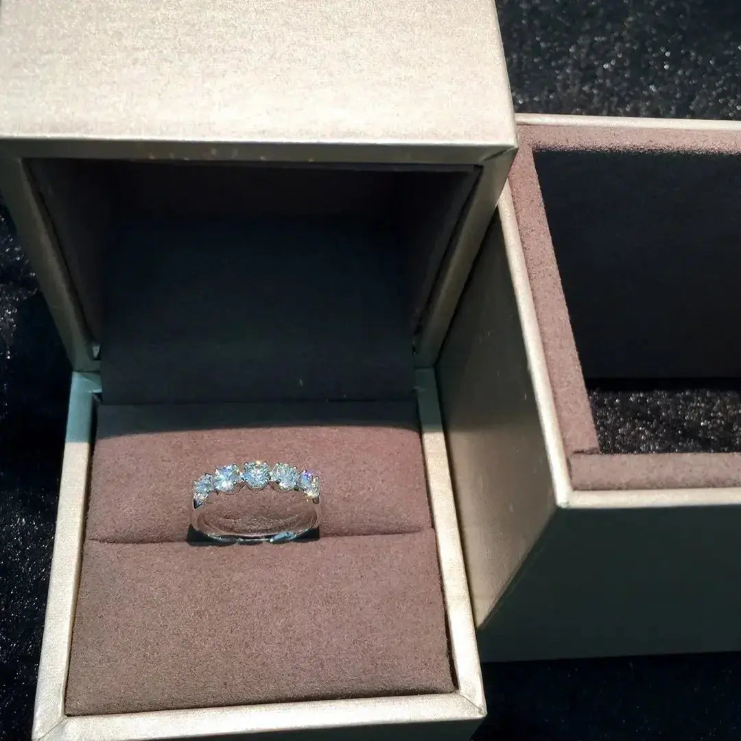 18K Gold Natural Diamond Ring - La Maison Val D'or