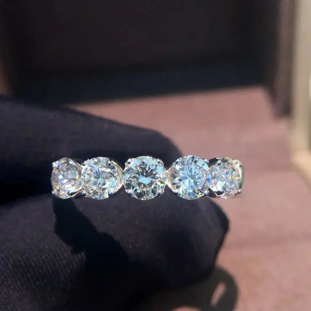 18K Gold Natural Diamond Ring - La Maison Val D'or