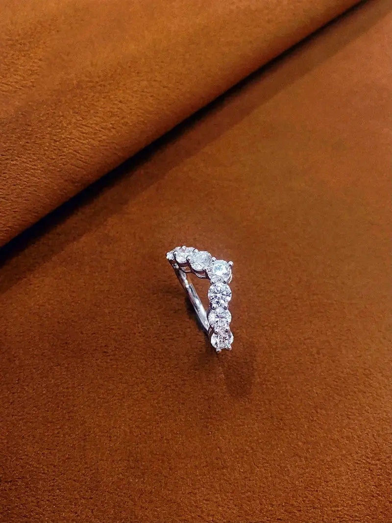 18K White Gold Diamond V Ring - La Maison Val D'or