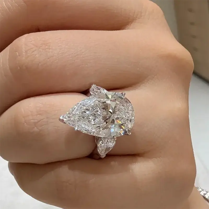 10 Ct IGI Lab Diamond Ring - La Maison Val D'or