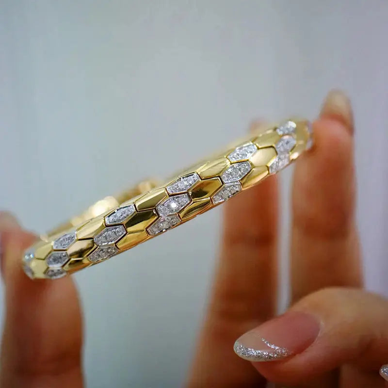 18K Gold Diamond Bangle - La Maison Val D'or