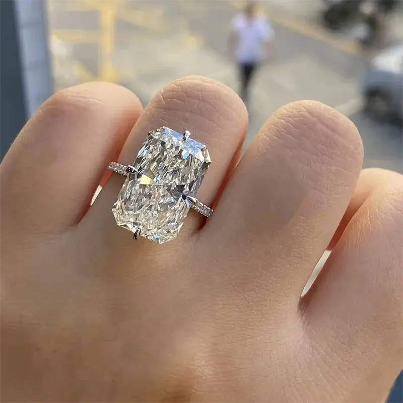 10Ct Radiant Lab Diamond Ring - La Maison Val D'or