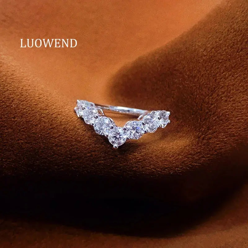 18K White Gold Diamond V Ring - La Maison Val D'or