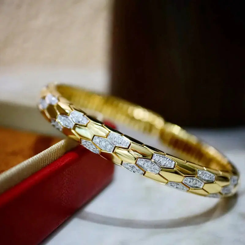 18K Gold Diamond Bangle - La Maison Val D'or
