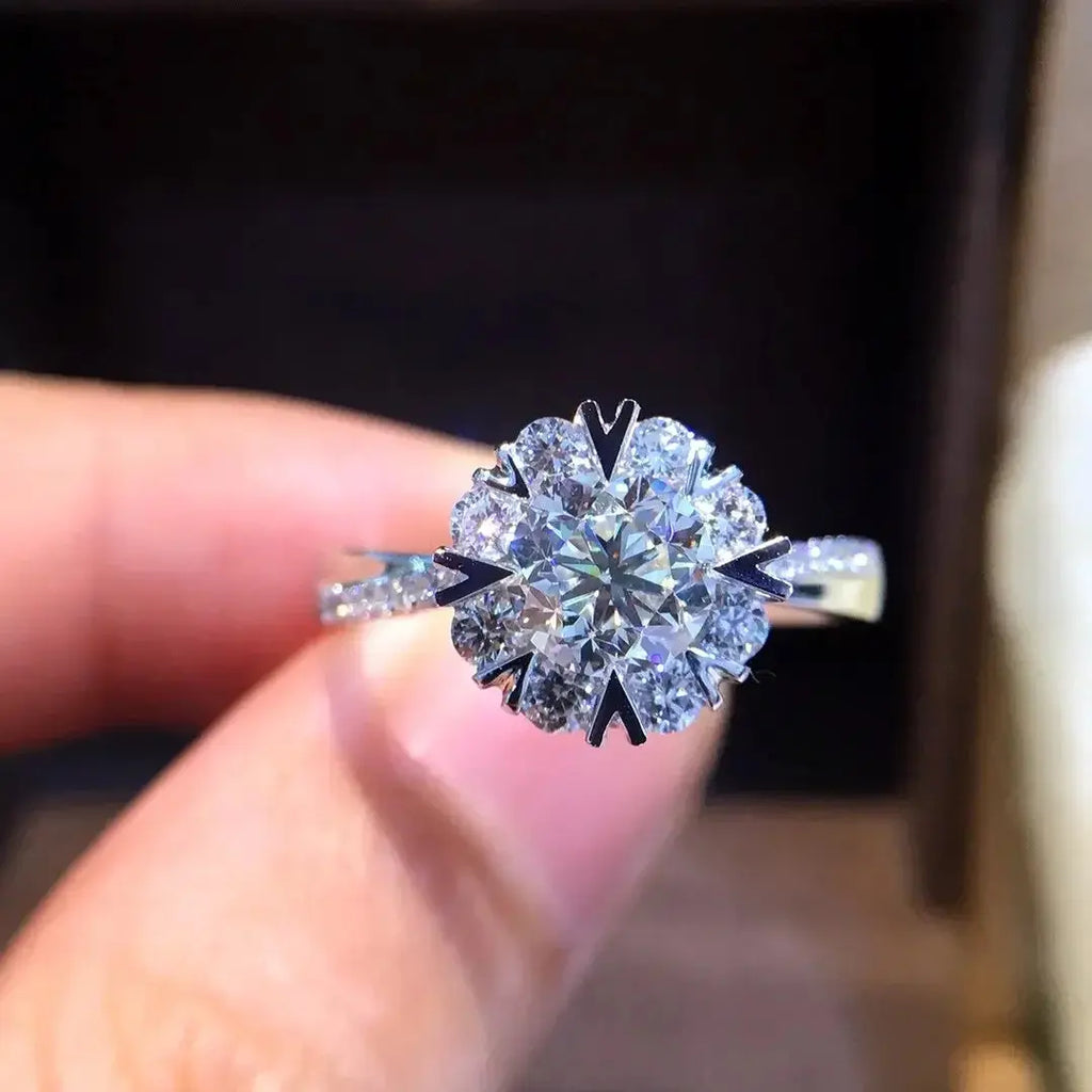 18K Gold Natural Diamond Ring - La Maison Val D'or