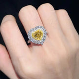 18K Gold Natural Diamond Ring - La Maison Val D'or