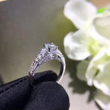 18K Gold Natural Diamond Ring - La Maison Val D'or