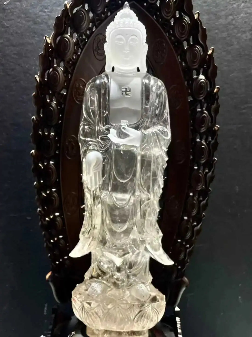 White Crystal Buddha Statue - La Maison Val D'or