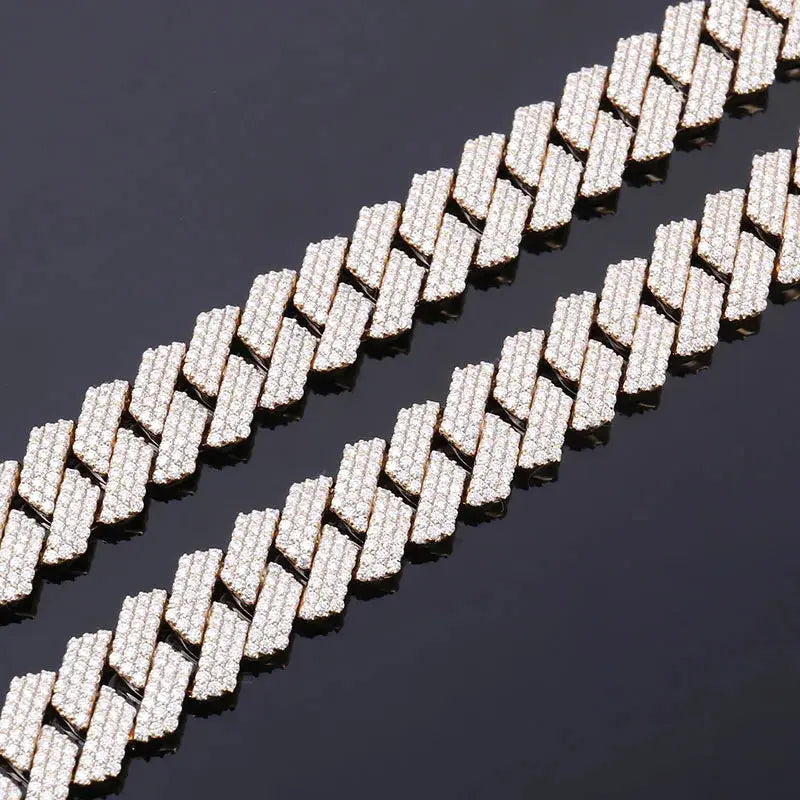 10K Gold Moissanite Cuban Chain - La Maison Val D'or