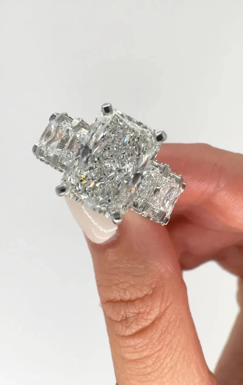 11 Ct Lab Diamond Radiant Ring - La Maison Val D'or