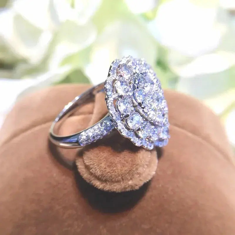18K Gold Natural Diamond Ring - La Maison Val D'or