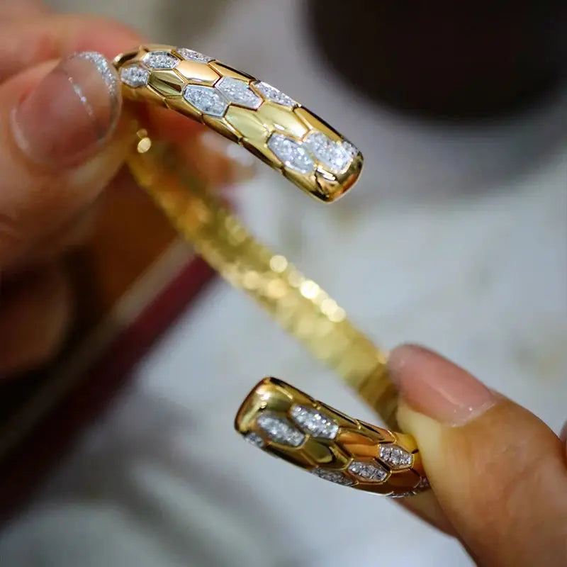 18K Gold Diamond Bangle - La Maison Val D'or