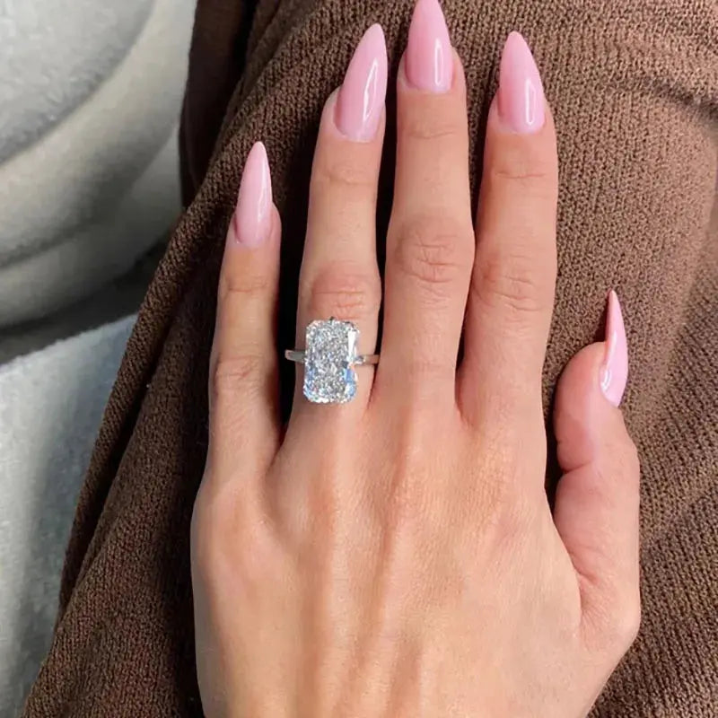 10 Carat IGI Radiant Diamond Ring - La Maison Val D'or