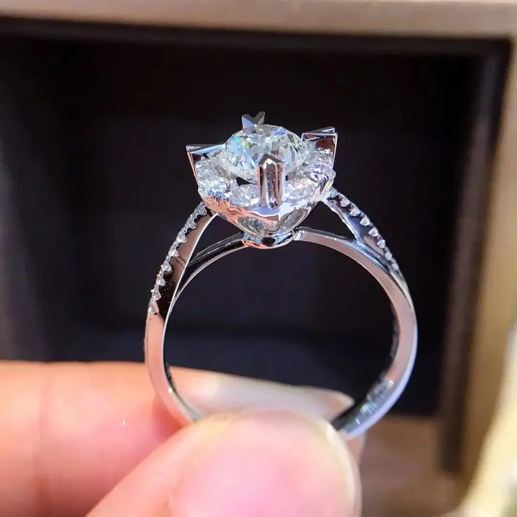 18K Gold Natural Diamond Ring - La Maison Val D'or